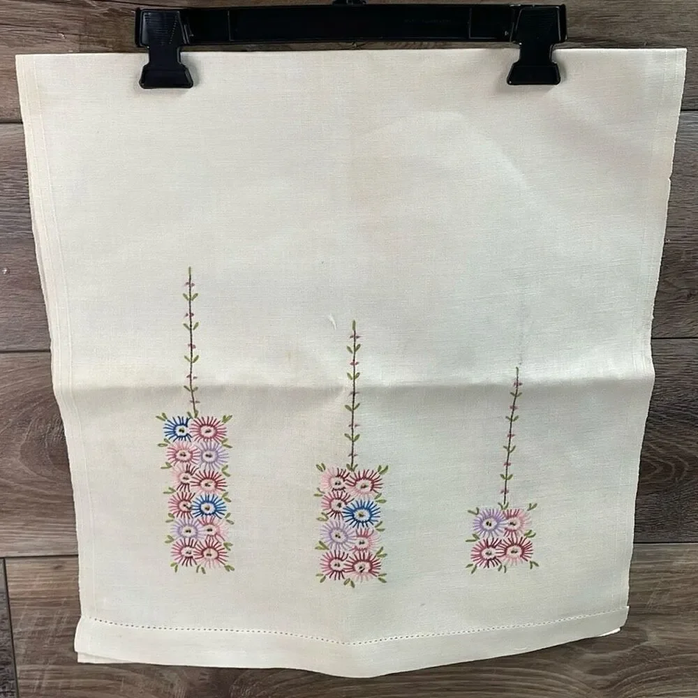 VINTAGE Hand Embroidered Linen Floral Table Runner 18 1/4” W X 39” L